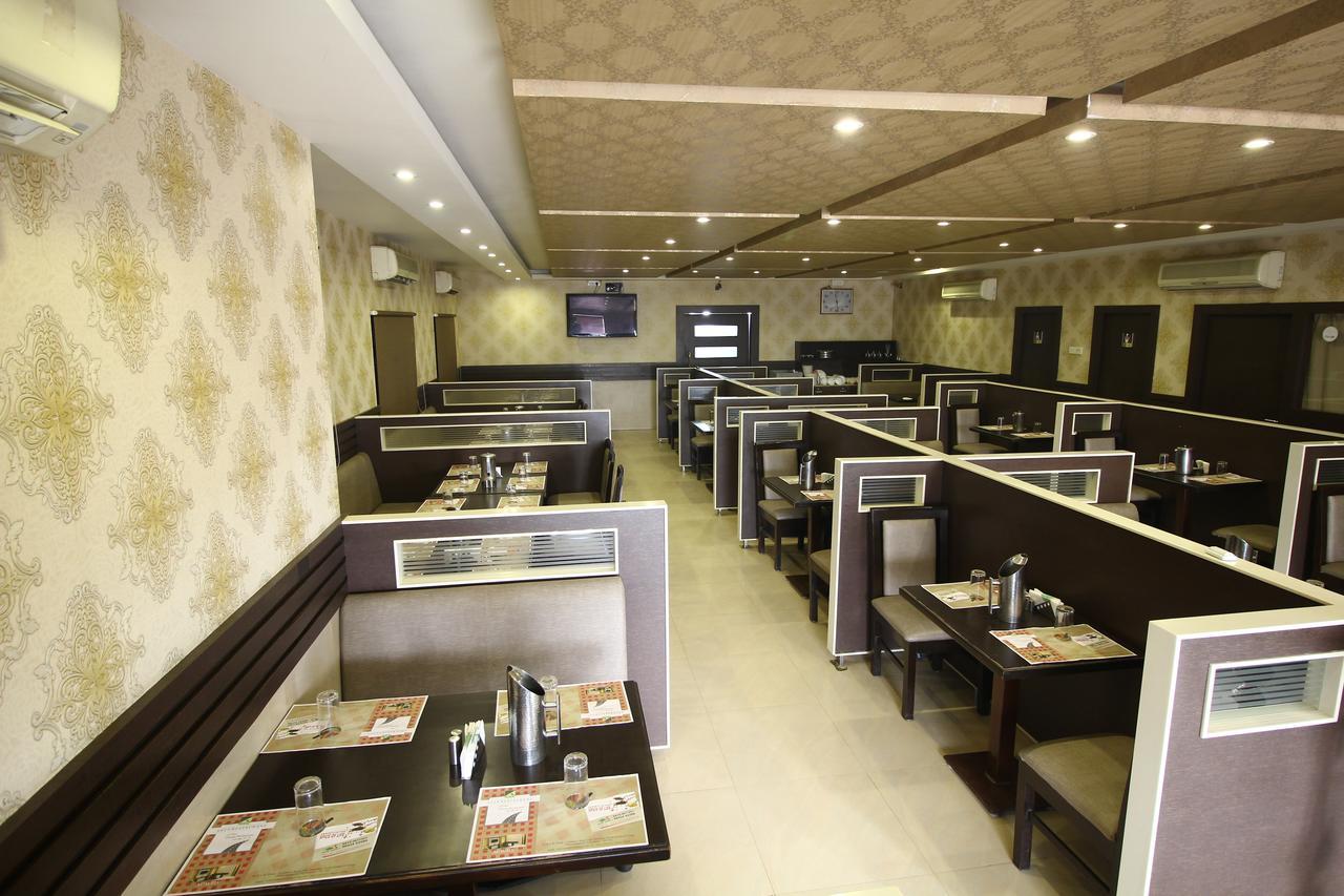 بونديتْشيري Vels Hotel المظهر الخارجي الصورة