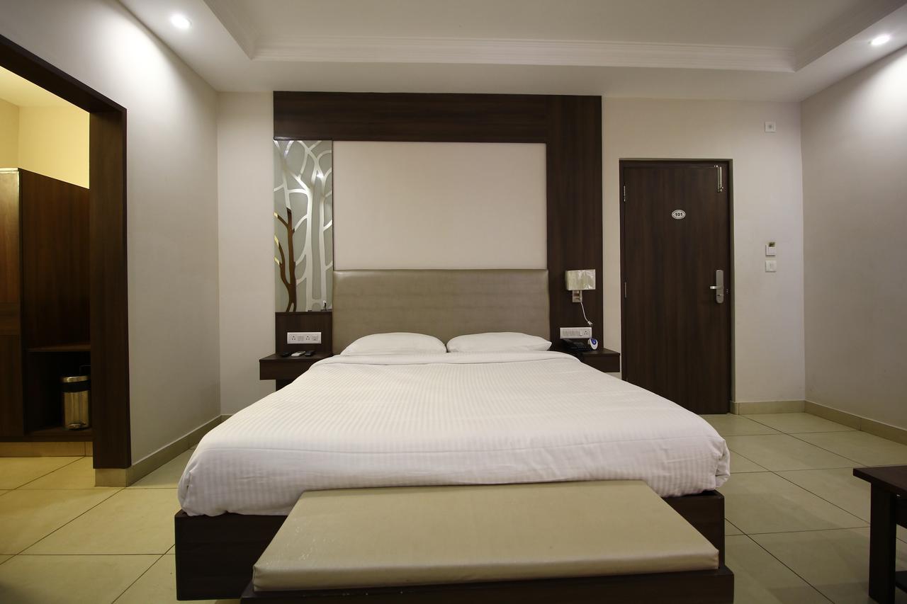 بونديتْشيري Vels Hotel المظهر الخارجي الصورة