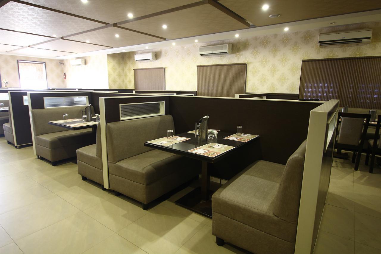 بونديتْشيري Vels Hotel المظهر الخارجي الصورة