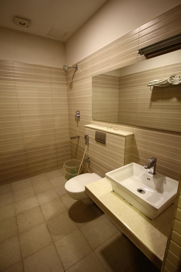 بونديتْشيري Vels Hotel المظهر الخارجي الصورة