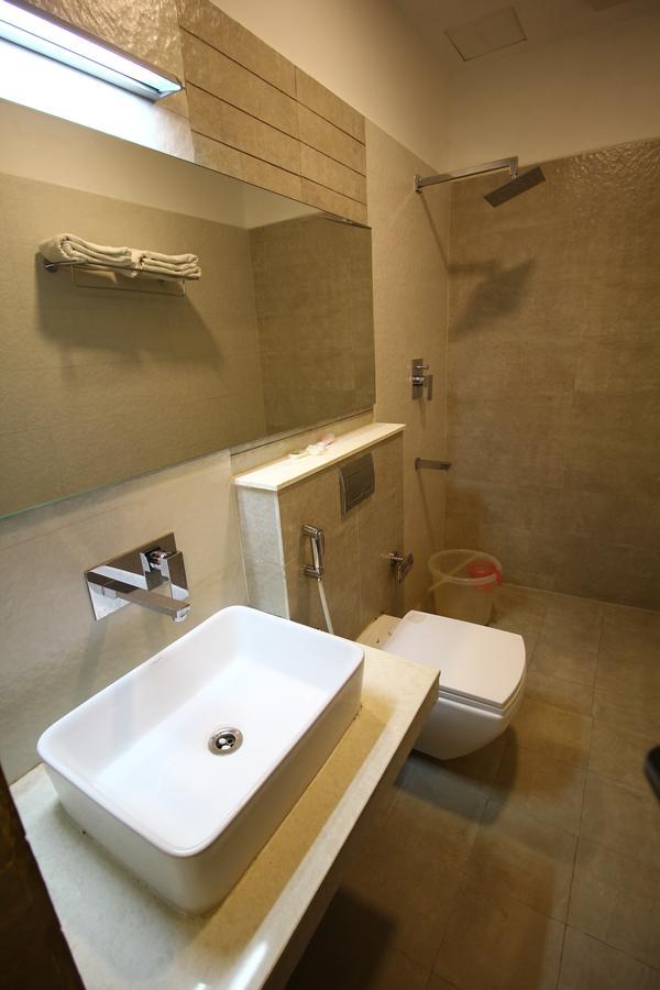 بونديتْشيري Vels Hotel المظهر الخارجي الصورة