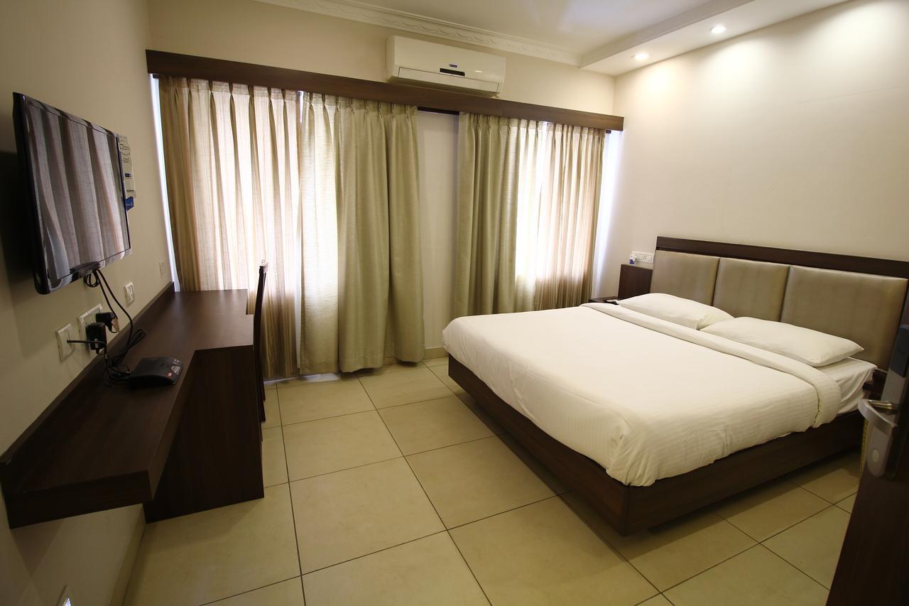بونديتْشيري Vels Hotel المظهر الخارجي الصورة