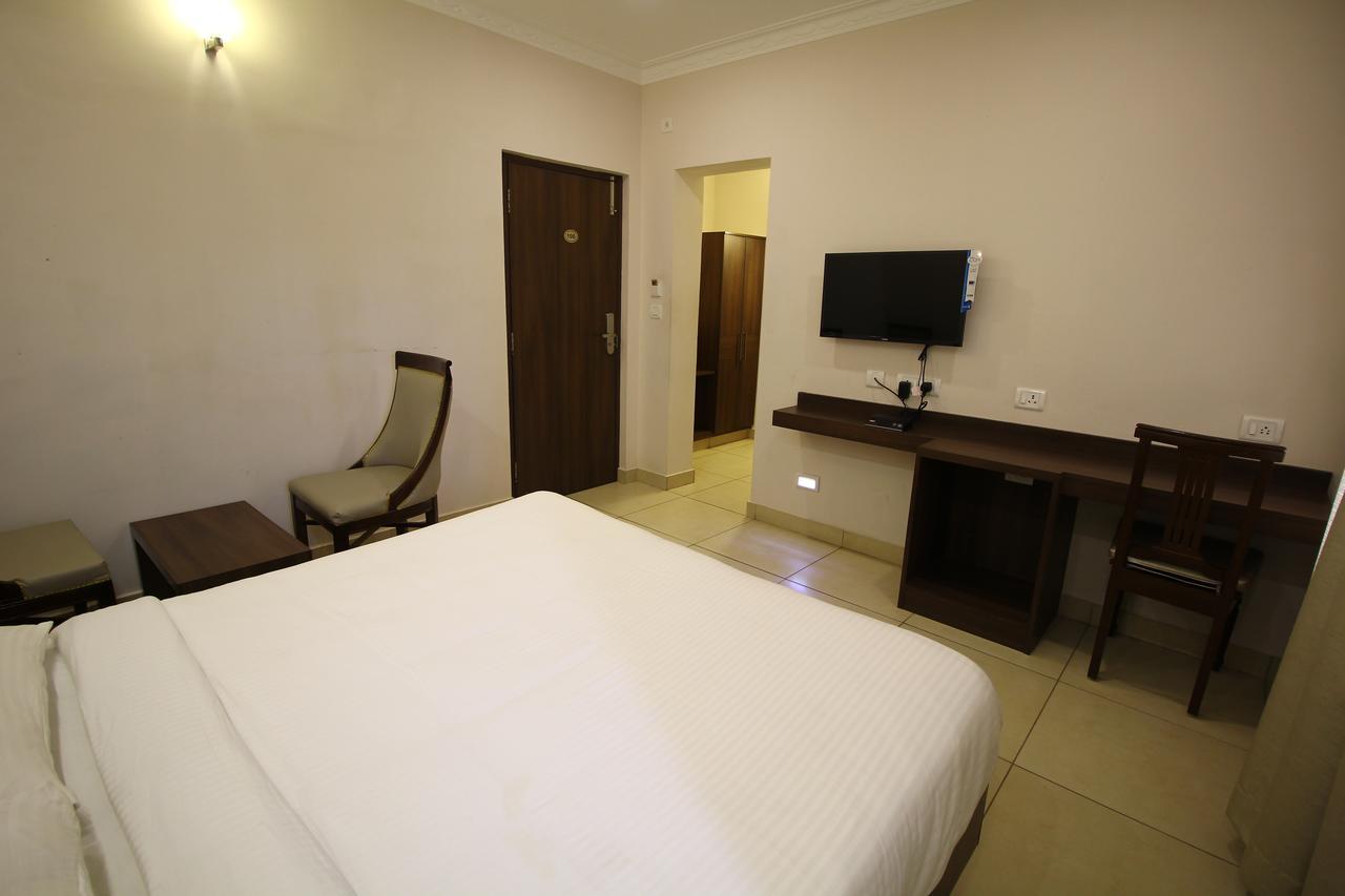 بونديتْشيري Vels Hotel المظهر الخارجي الصورة